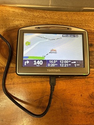 Tom Tom Go 720 GPS Navigation In- Car Video- Bundle W/ Cord