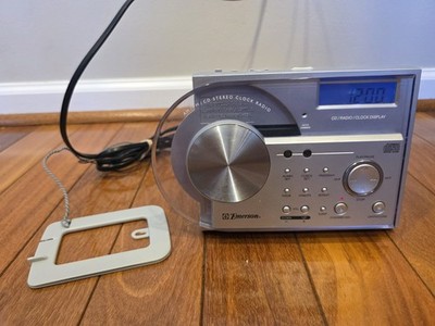2003 Emerson AM FM CD Stereo Clock Radio CKD 2328 *** FOR PARTS