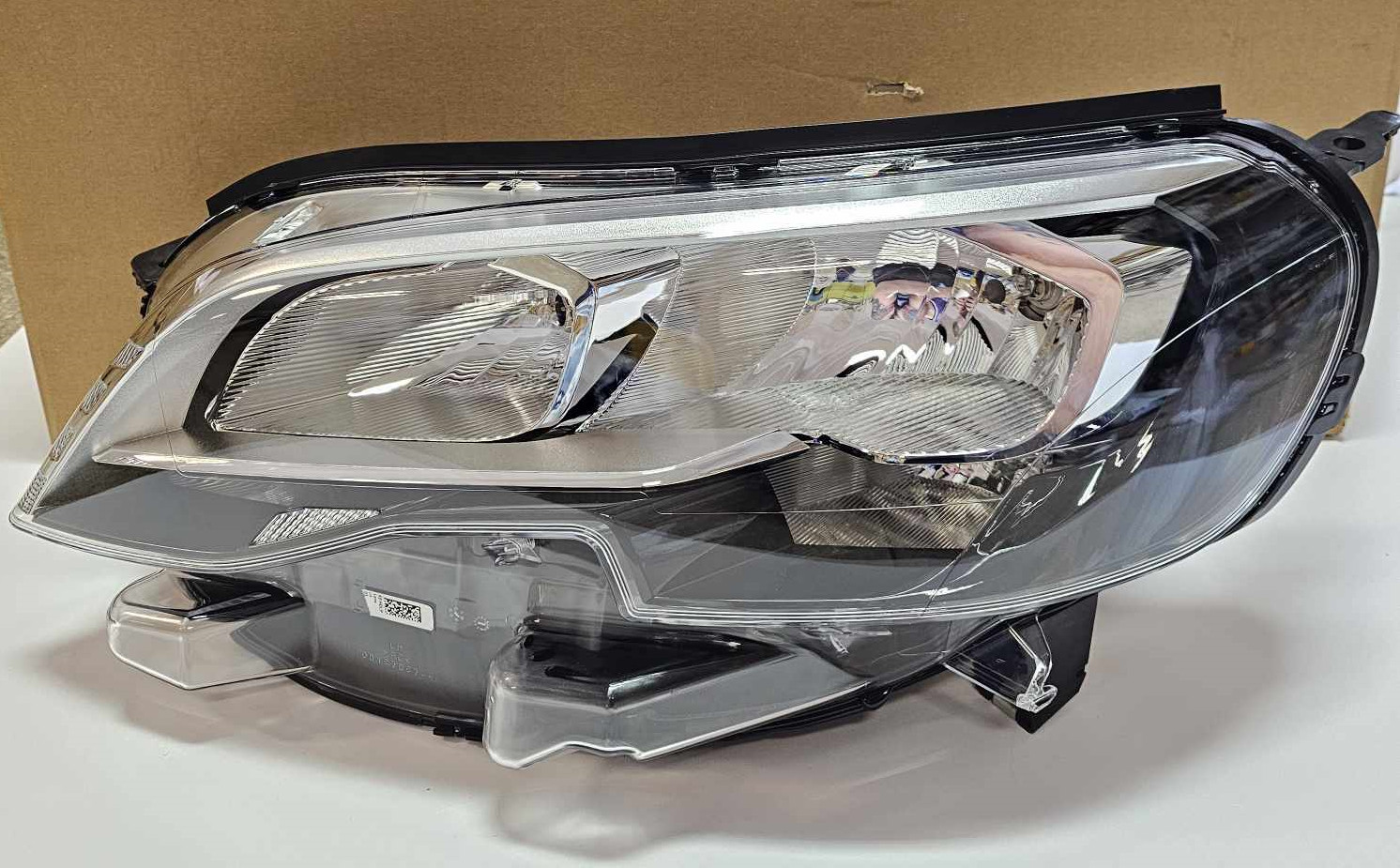 Phare gauche électrique Peugeot Traveller avec réglage automatique du faisceau lumineux