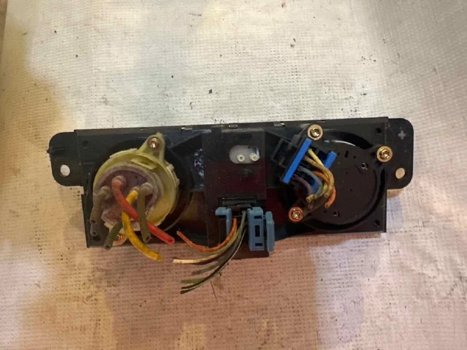 Chevrolet Malibu 1997-2000 calefacción aire acondicionado control de temperatura con descongelación trasera OEM Foto 2 de 2