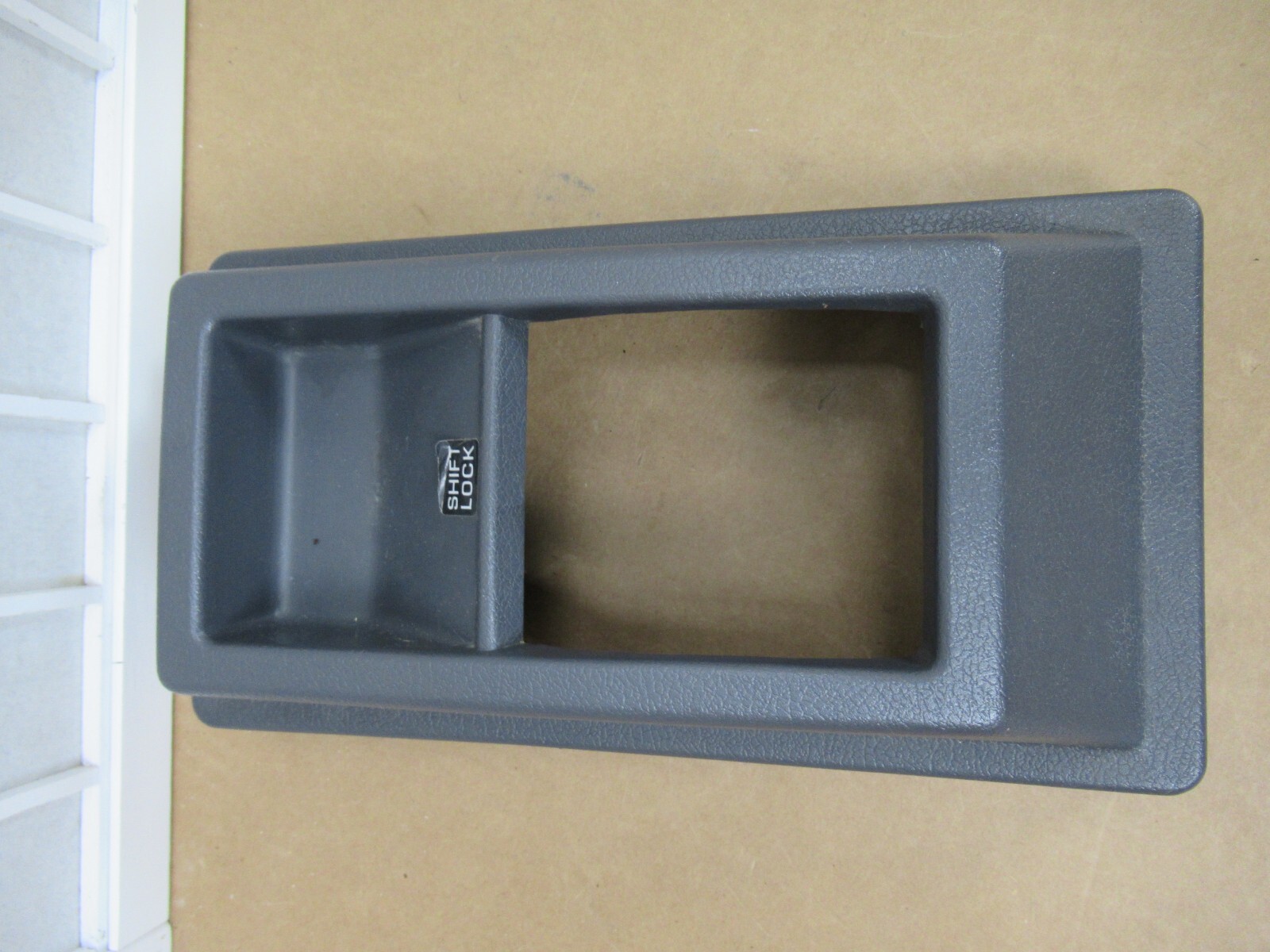 8697 Nissan D21 Pickup Truck Center Console Shifter Armrest Cup Drink