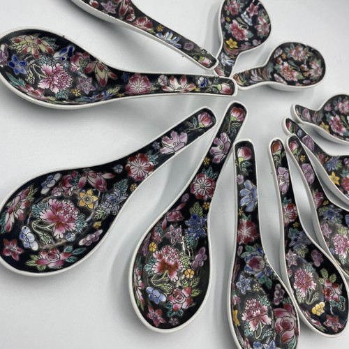 1 Vintage Chinese Famille Noire Mille Fleur Black Flower Porcelain Soup Spoon - Picture 18 of 19