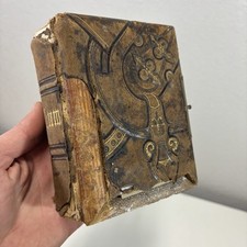 Antique Victorian Leather Photo Album 4-1/2  x 6  x 2   3 Photos Tintypes 