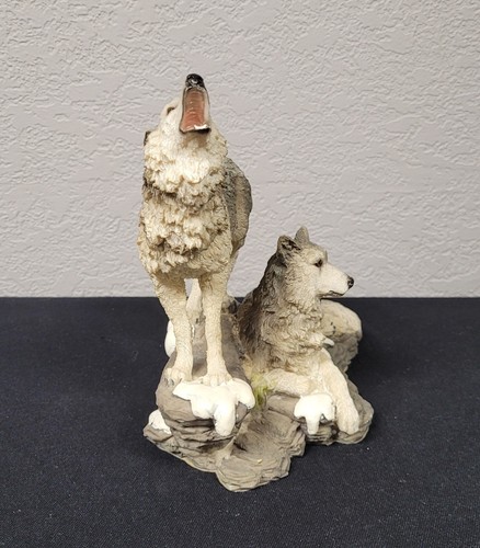Resin Sammlerstück Wolf/Wölfe Skulptur/Figur Wolf heult/liegt im Schnee - Bild 4 von 10