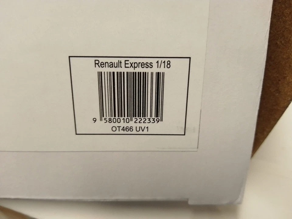 Ottomobile Renault Express panda white 1985 1/18 OT466 - Immagine 4 di 4