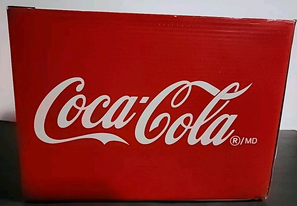Coca-Cola Retro 6 Can Mini Cooler With 10 Watt Bluetooth Speaker NEW - Image 3 of 4