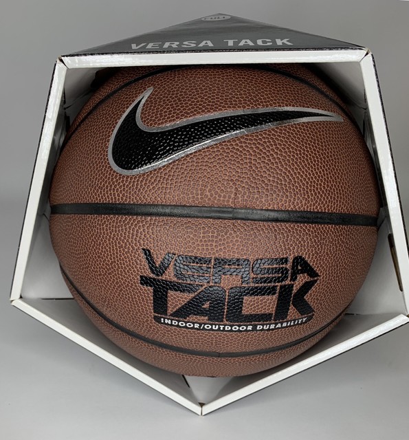 Nike Basketball Versa Tack Indoor or Outdoor Junior Size 27.5