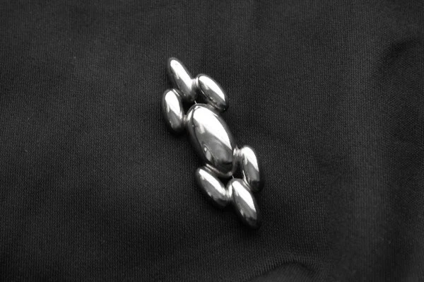 Pin vintage enchapado en plata GIVENCHY Foto 2 de 3