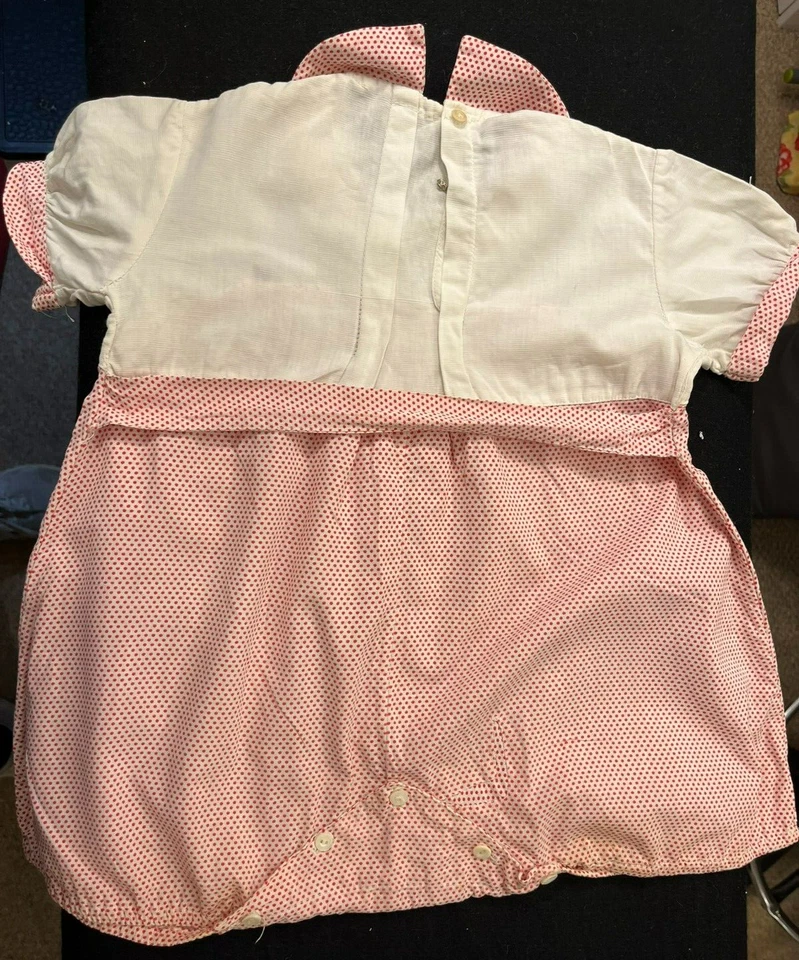 Mameluco de algodón vintage rojo y blanco hecho a mano con ribete bordado de 18" de largo Foto 2 de 3