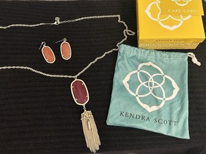 Kendra Scott Jewelry Set with Necklace and Earrings In Gold Tone