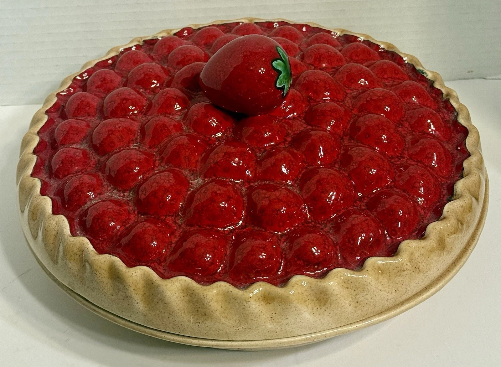VTG Strawberry Pie Dish Pie Holder w/Strawberry Lid Cottage Core Grandma Core
Opens in a new window 