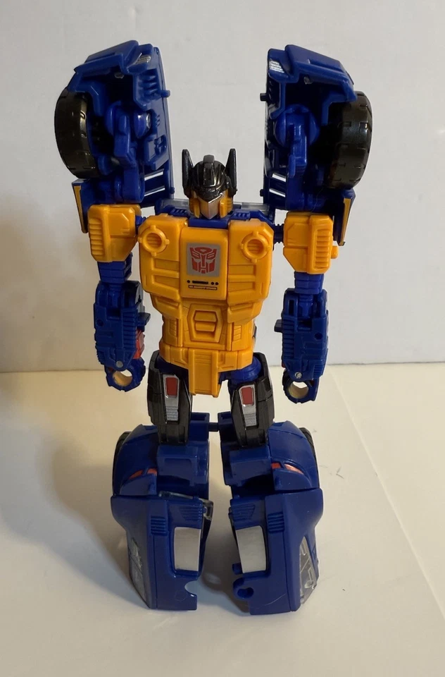 Transformers Generations Power of the Primes Deluxe Punch Counterpunch R2 - Image 4 of 4