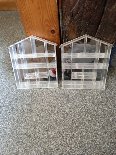 Paire de vitrine a accrocher a