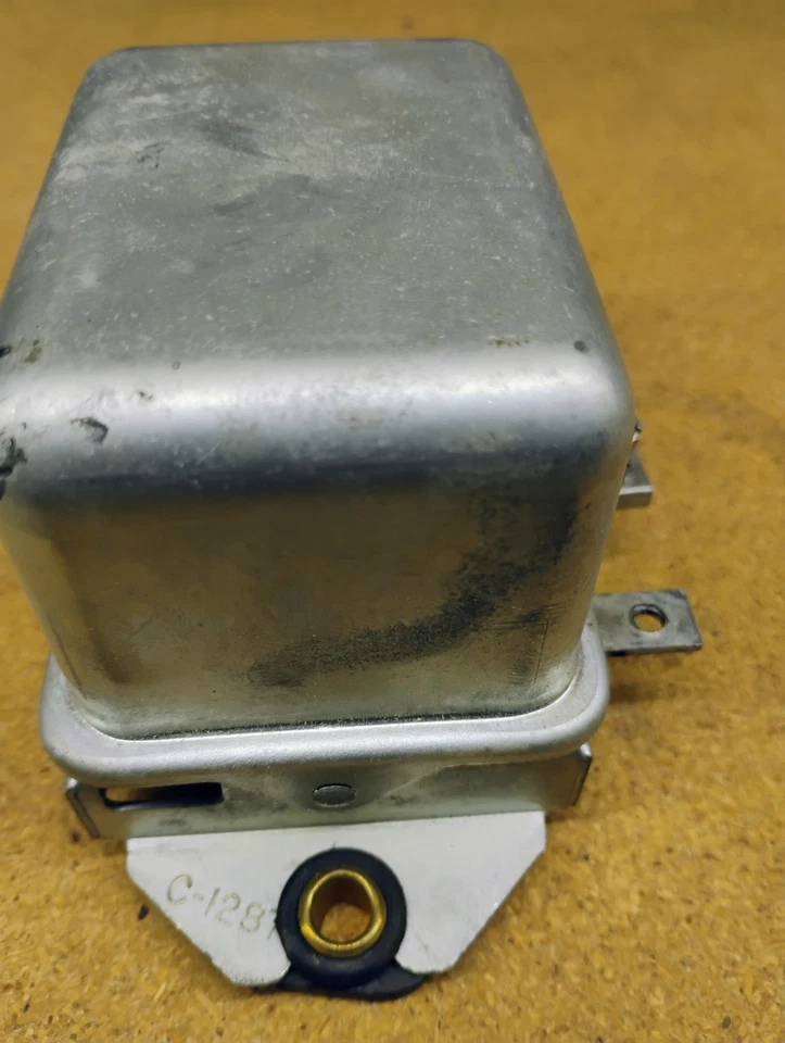 Regulador de voltaje estándar VR204 reconstruido hecho en EE. UU. Foto 3 de 4