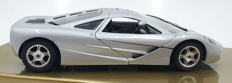 Guiloy 1/18 Scale Diecast 67504 - McLaren F1 GTR Prototype - Gris Satin (Silver) - Image 4 of 4
