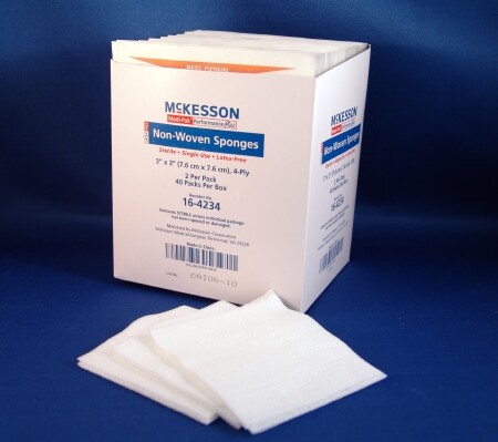 Esponja no tejida McKesson, 4 capas, cuadrada de 3 x 3 pulgadas, caja de 80 - Imagen 1 de 1
