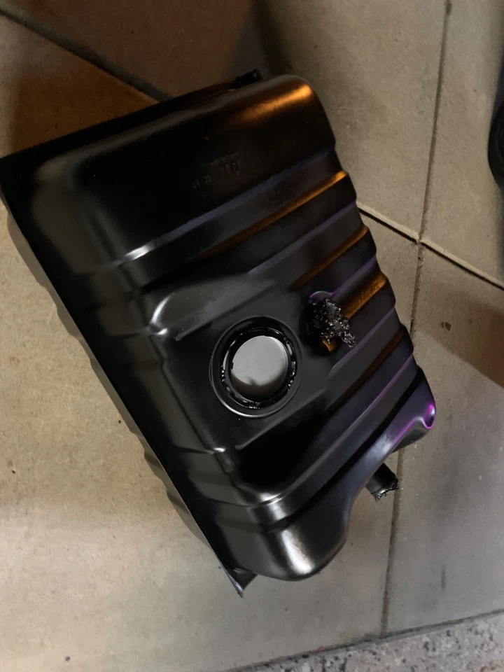 Fuel Tank 33 Gallon with 3.625 Inches Diameter Gauge Hole For 85-96 Ford Bronco - Image 3 of 4