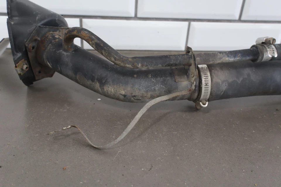 92-99 Chevy GMC GMT400 Suburban OEM cuello de llenado de combustible Foto 3 de 4