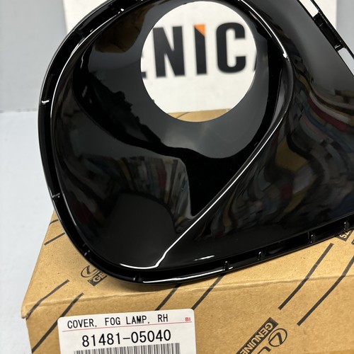 Toyota Avensis 2015-19 Right O/S Front Fog Lamp Surround Black. OE 81481-05040 - Picture 14 of 22