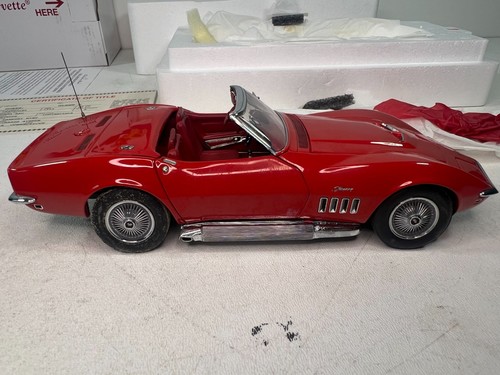 Danbury Mint Limited Edition 1969 Chevrolet Corvette Convertible - Picture 3 of 18