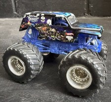 Hot Wheels Monster Jam Son Uva Digger Edge Glow Monster Truck 1:64  2014