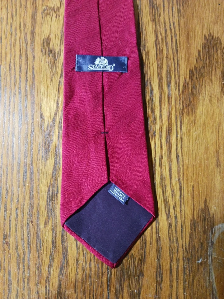 Corbata Stafford roja lisa 100 % seda roja oscura hecha en EE. UU. DE COLECCIÓN. Foto 4 de 4