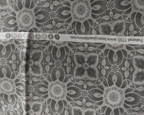 Henry glass "Vogue" by Lizzie B Cre8tive, gray baroque pattern, 25" x44" - Picture 2 of 4