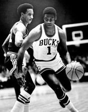 Milwaukee Bucks Oscar Robertson Glossy 8x10 Photo NBA Basketball Print 5
