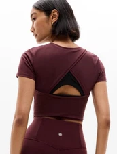 Athleta Transcend open back tee- small- garnet- nwt