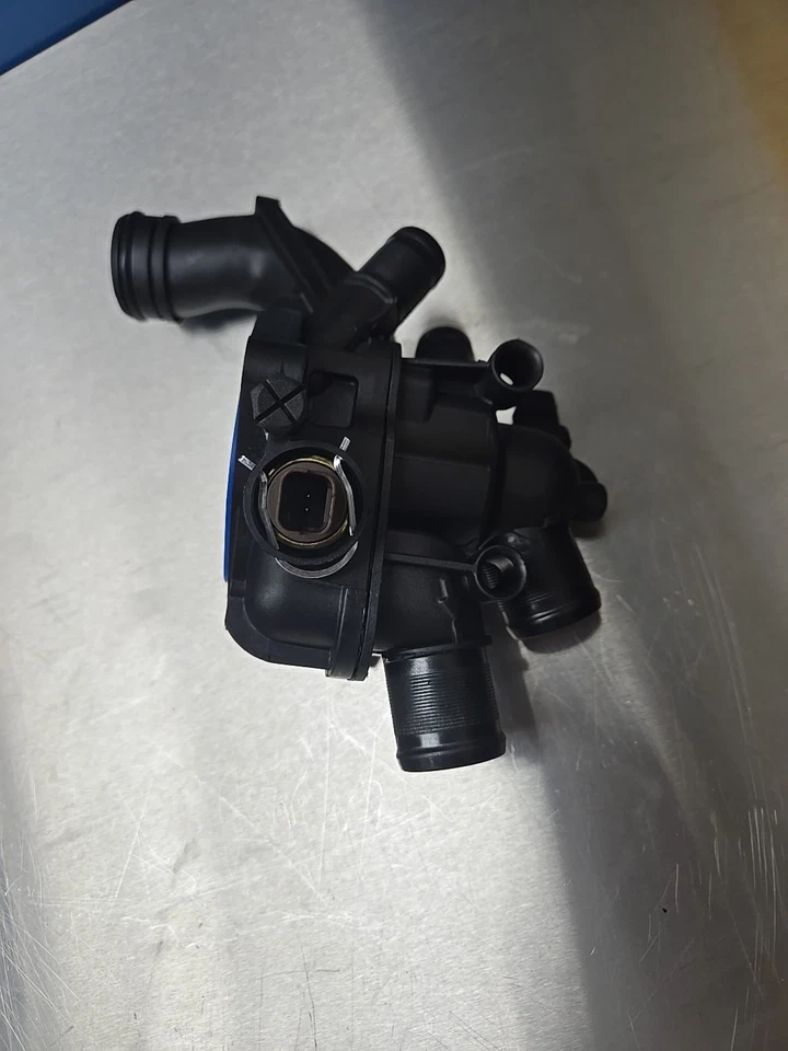 Carcasa termostato turbo Mini Cooper 2008 OEM 11538699290 Foto 3 de 4