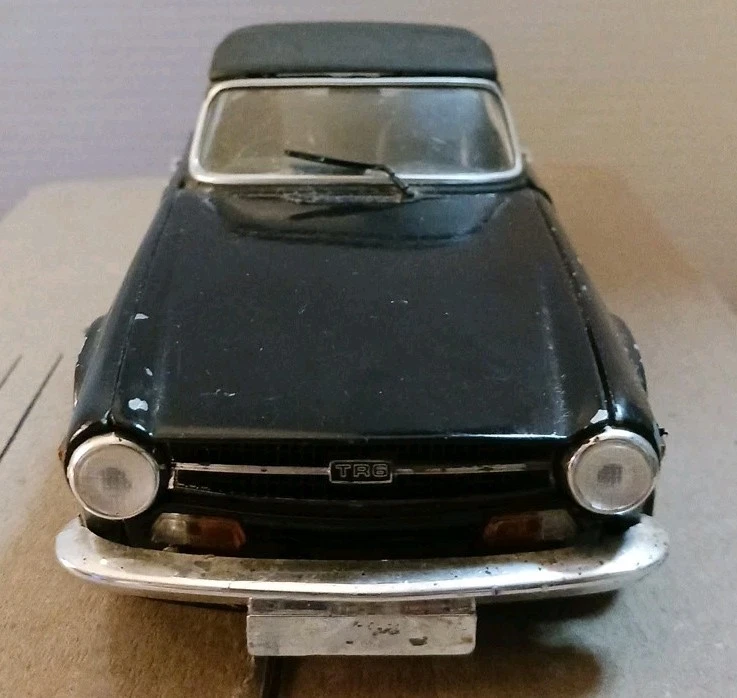 ERTL/Britian Collectibles Escala 1:18 Diecast Modelo 1974 TRIUMPH TR6 Negro Foto 2 de 4
