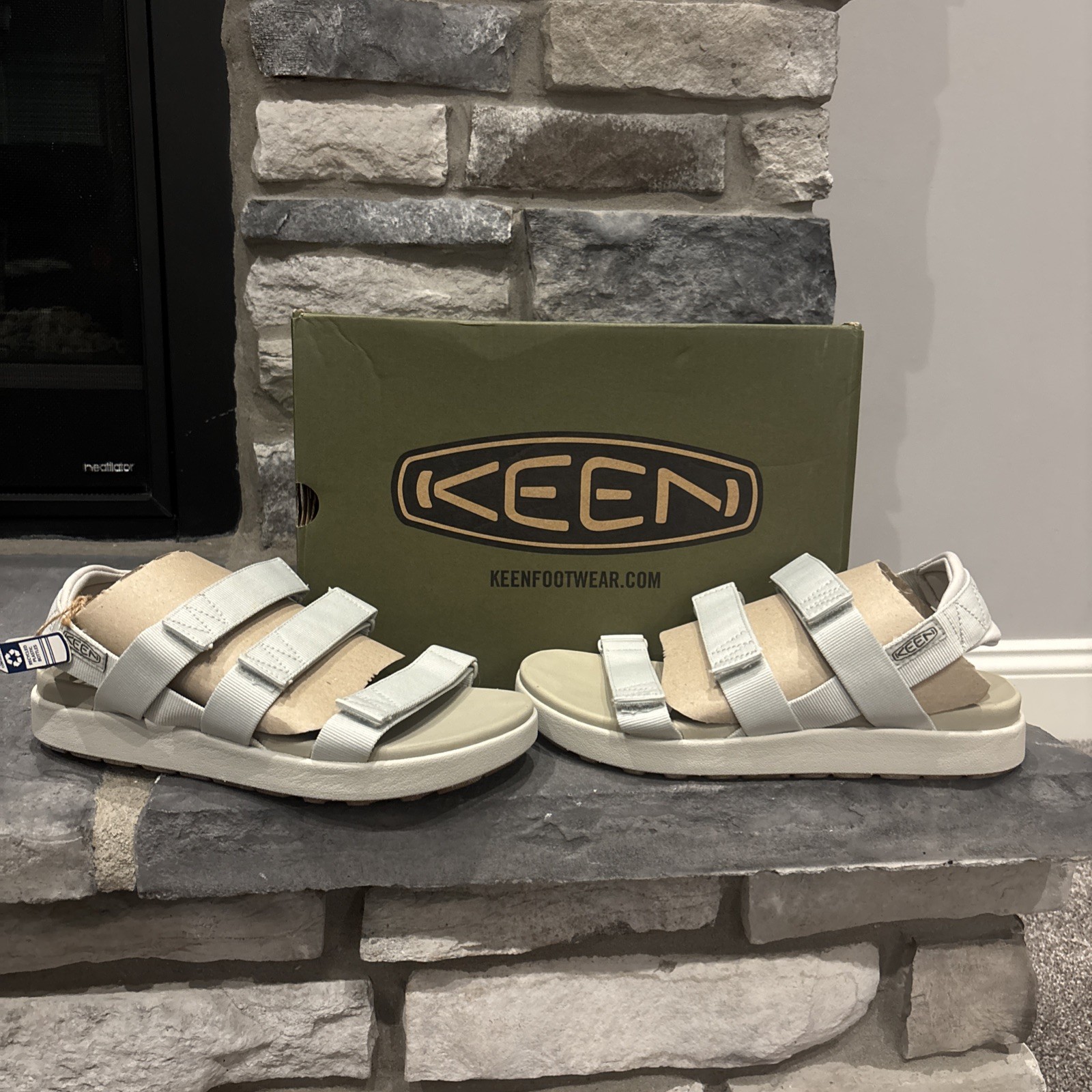 Sandalo donna Keen Elle con cinturino argento tortora taglia 9