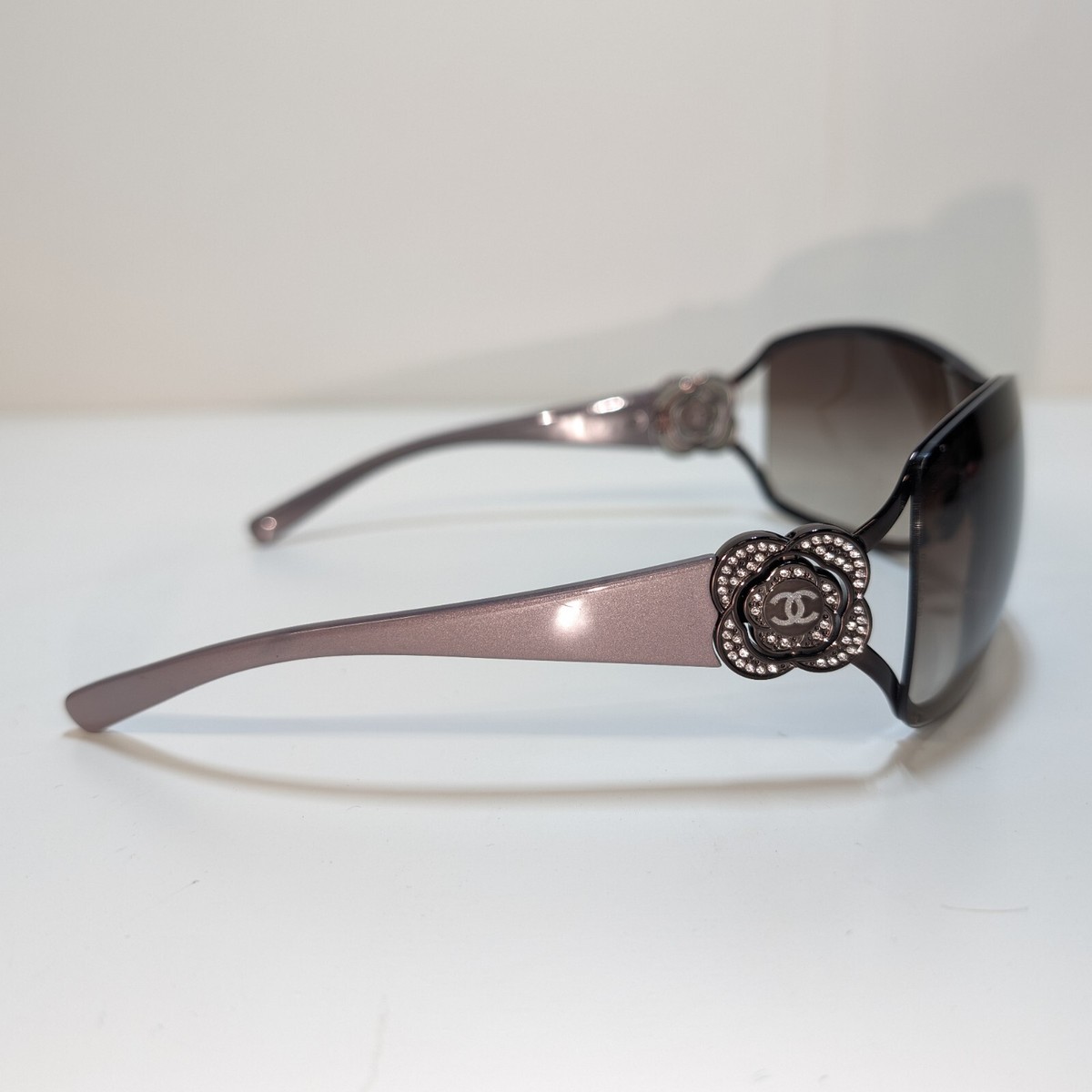 Chanel Camellia Flower Shield Sunglasses Pre-loved Chanel Camellia Flower Sunglasses - £150 main image 2