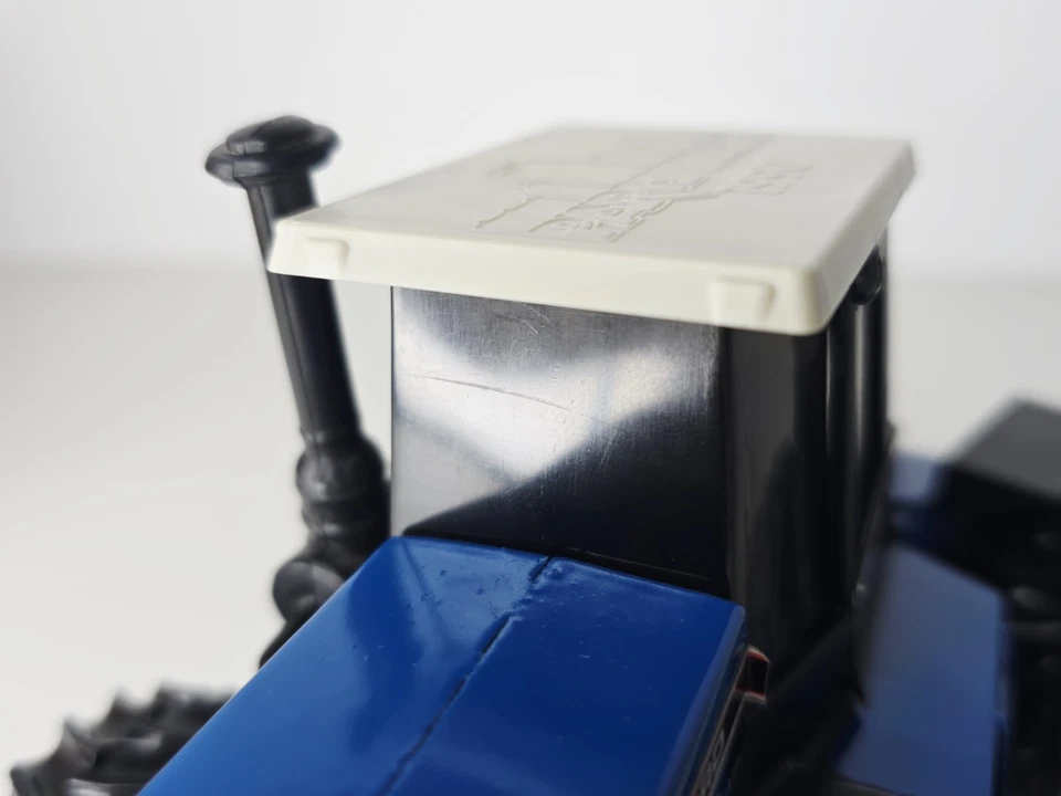 Scale Models - Ford 1156 Versatile Tractor - 1:32 - 1990 "Parts Mart" With Box - Image 4 of 4