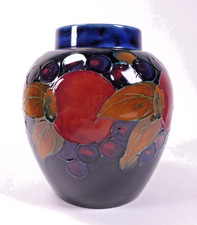 MOORCROFT POTTERY POMEGRANTAE VASE c.1920