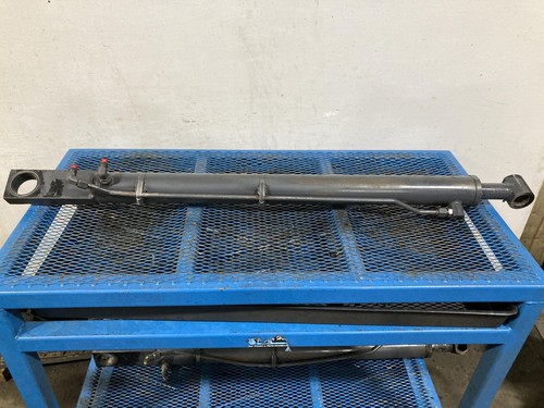 New Holland LX985 Right/Passenger Hydraulic Cylinder - Used | P/N 86548312
