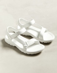 teva sandals hurricane drift