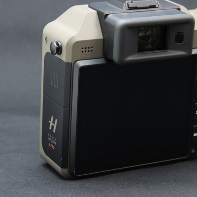 Hasselblad X2D 100C Earth Explorer Limited Edition Lens Kit #371