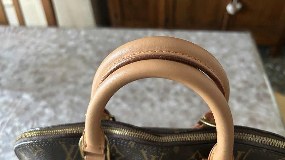 Louis Vuitton Alma, foto 2 di 5