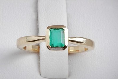 Smaragd Ring 0,56ct Kolumbien feines Tannengrün 750 18K Gelbgold Gr 56 17,8mm .