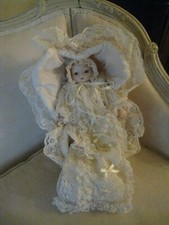 VINTAGE~ SANKYO NEONATO IN PORCELLANA CON ABITO DA BATTESIMO, #FIRMATO, MUSICALE #35