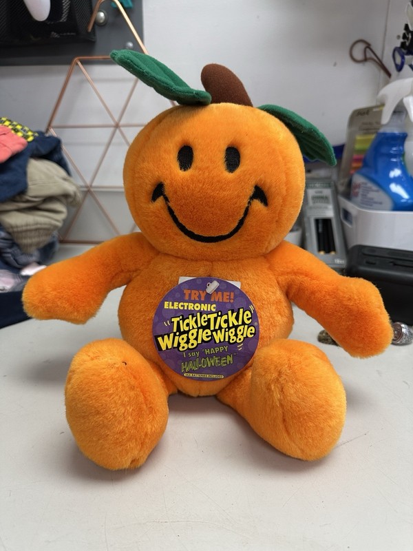 VTG DanDee Electronic Tickle Tickle Wiggle Wiggle Halloween Pumpkin Plush Works
