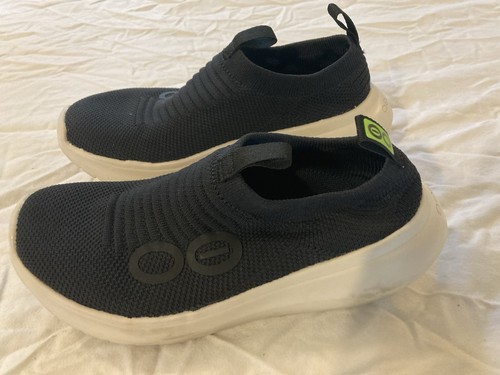 OOFOS OOmg Low Shoe Womens 6.5 Black White Recovery Slip On Mesh Sneaker