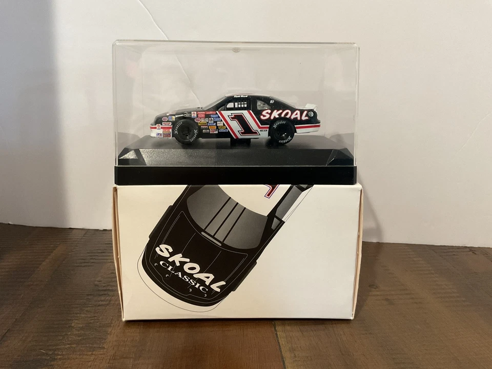 Quartzo 2017B RICK MAST #1 SKOAL CLASSIC Ford Thunderbird nuevo en C9 nuevo caja como nuevo Foto 2 de 4