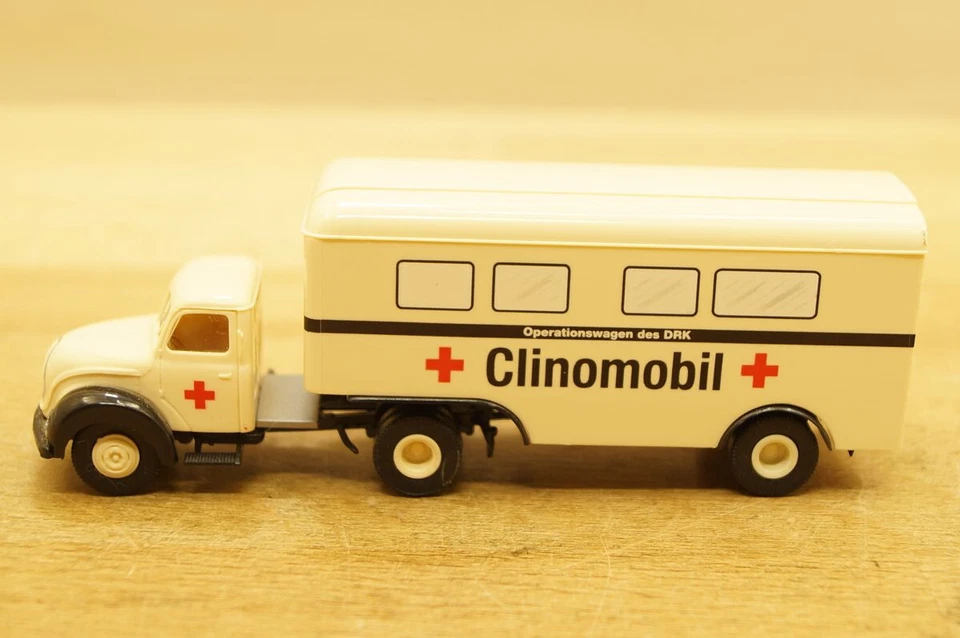 HO 1:87 Brekina SoMo Magirus S 4500 Koffersattelzug "Clinomobil DR" NUOVO in OVP - Immagine 4 di 4