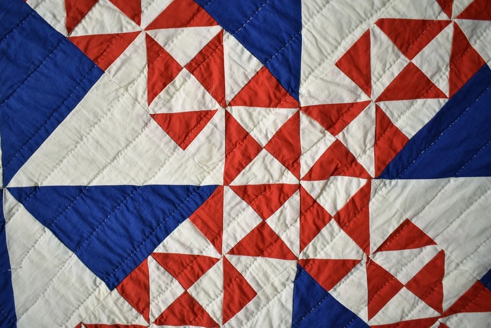 GRAPHIC Vintage Red, White & Blue Pinwheels Antique Quilt ~Dated "Christmas '41" - Image 4 of 4