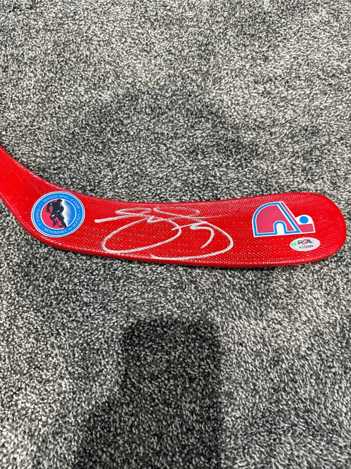 Palo de hockey autógrafo firmado por Joe Sakic Quebec Nordiques Avalanche certificado de autenticidad PSA HOF Foto 2 de 2