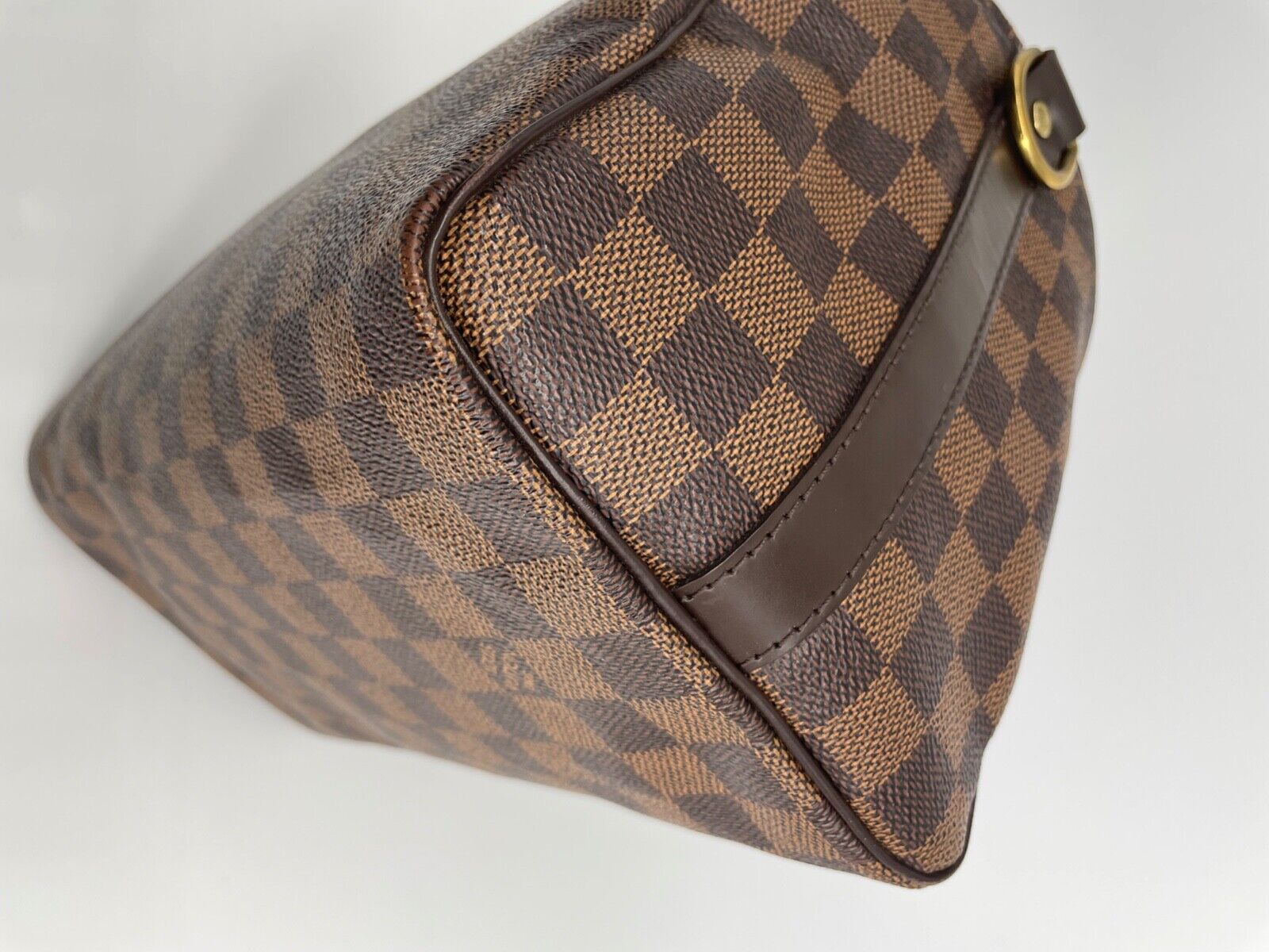 I love this bag!! Louis Vuitton Speedy Bandouliere 25 in Damier Ebene   Louie vuitton, Louis vuitton handbags, Louis vuitton speedy bandouliere