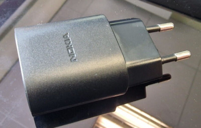 Genuine AD-010E Nokia Charger Input 100-240V, Output:5.0V DC 2.0A, 10 ...