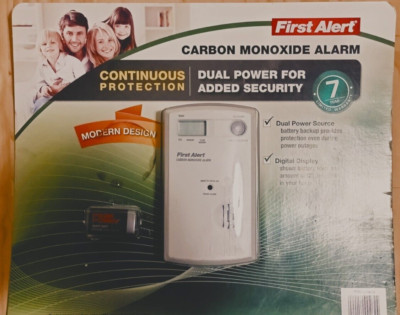 New First Alert Dual Power Carbon Monoxide Alarm 614614 Digital Display Plug In